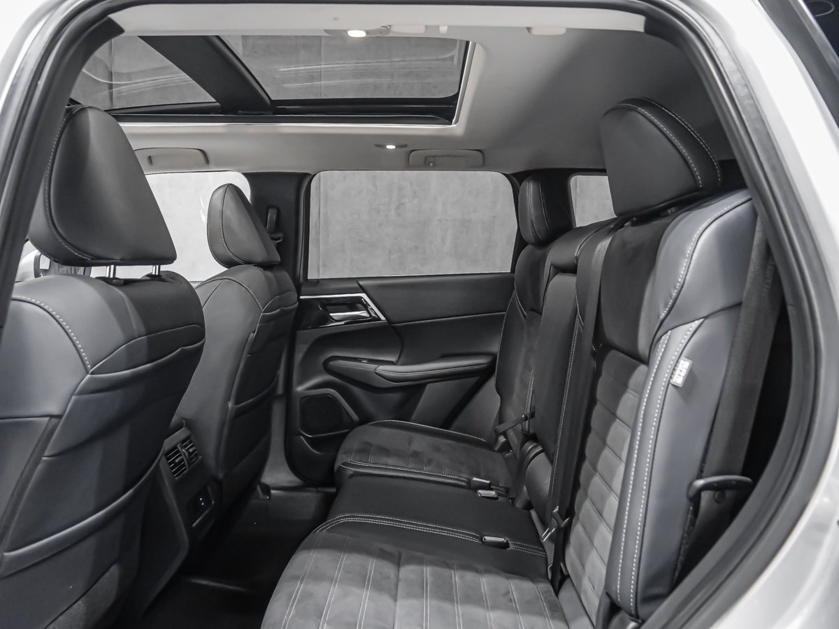 2024 Mitsubishi Outlander LE BANC CHAUFFANT APPLE CAR PLAY SANS FIL Silver Montreal - photo #12