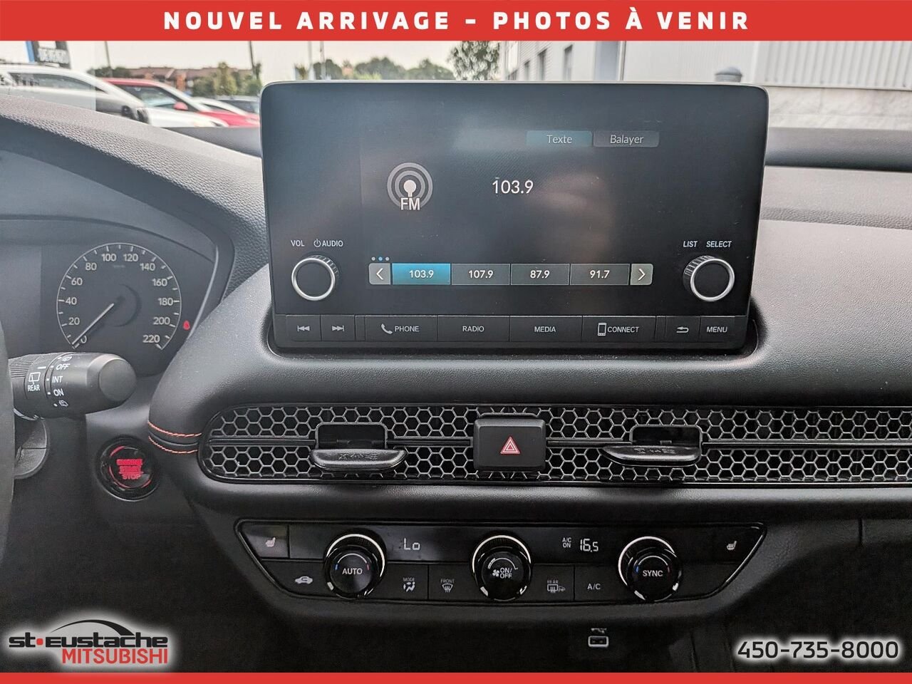 2024 Honda HR-V White Saint-Eustache - photo #5