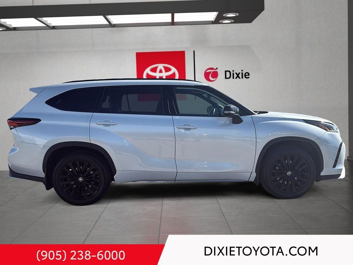 2024 Toyota Highlander Power Sunroof, Leather Interior, Heated Seats, Alloy Wheels, Heated Steering Wheel, Bluetooth Wind Chill Pearl Mississauga - photo #2