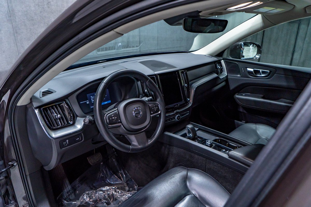 2022 Volvo XC60 B5 MOMENTUM HARMAN KARDON Grey Montreal - photo #6