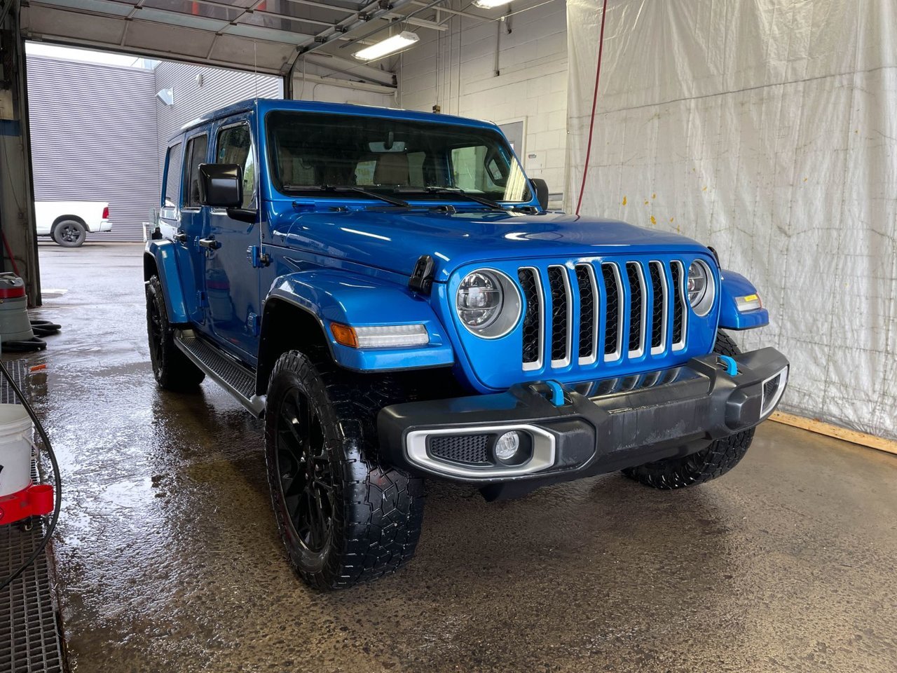 Jeep Wrangler 4xe SAHARA 4X4 *NAV* CUIR SIÈGES /VOLANT CHAUF CARPLAY 2022 Bleu Saint-Jérôme - photo #9
