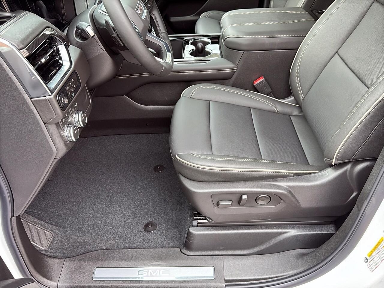 GMC Yukon 4RM ELEVATION 2027 BLANC SOMMET Saint-Hyacinthe - photo #8