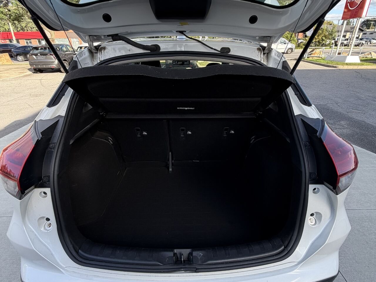 2023 Nissan Kicks SR PRIVILÈGE White Châteauguay - photo #24