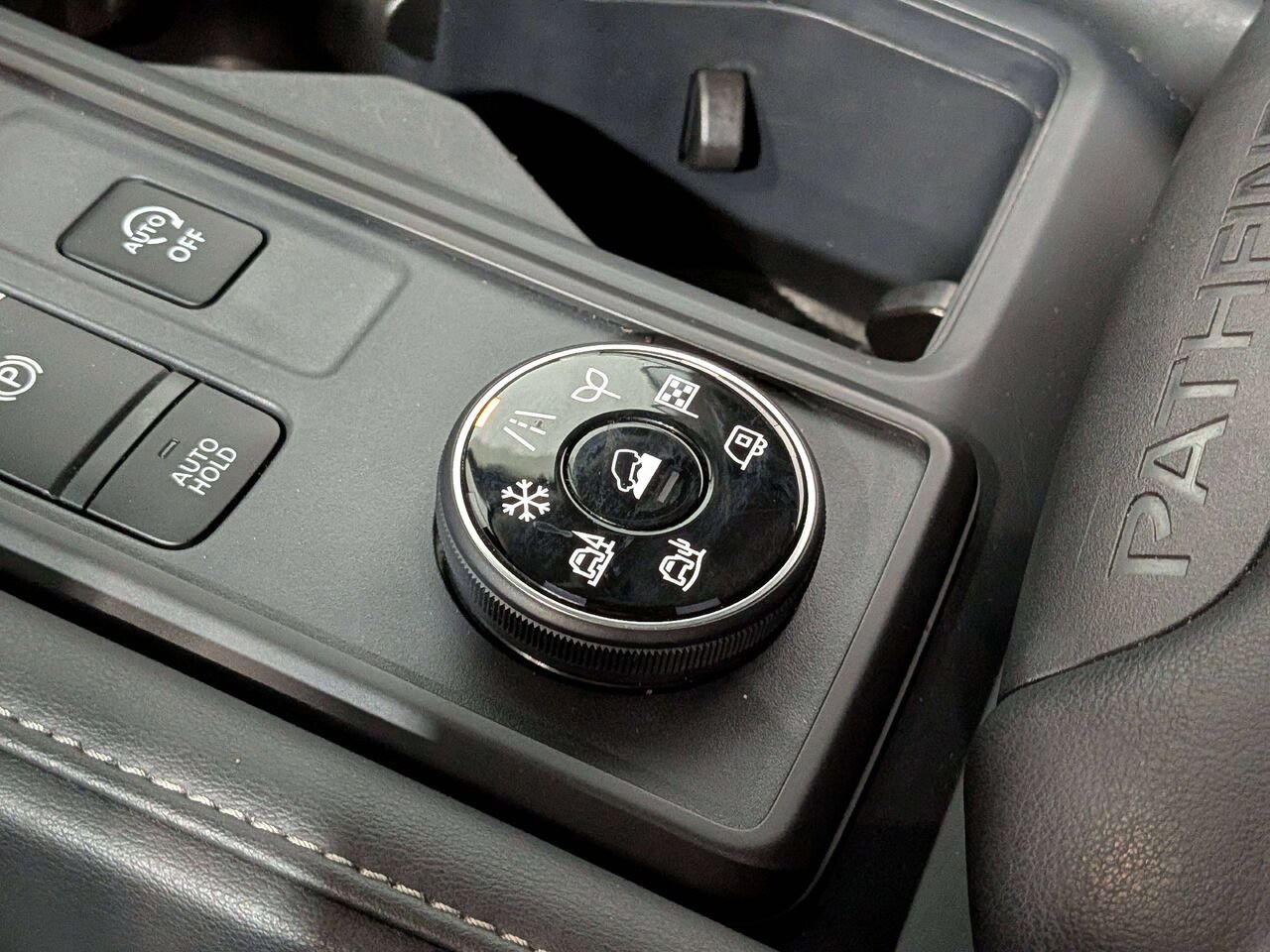 2024 Nissan Pathfinder S 4WD Black Val-David - photo #30