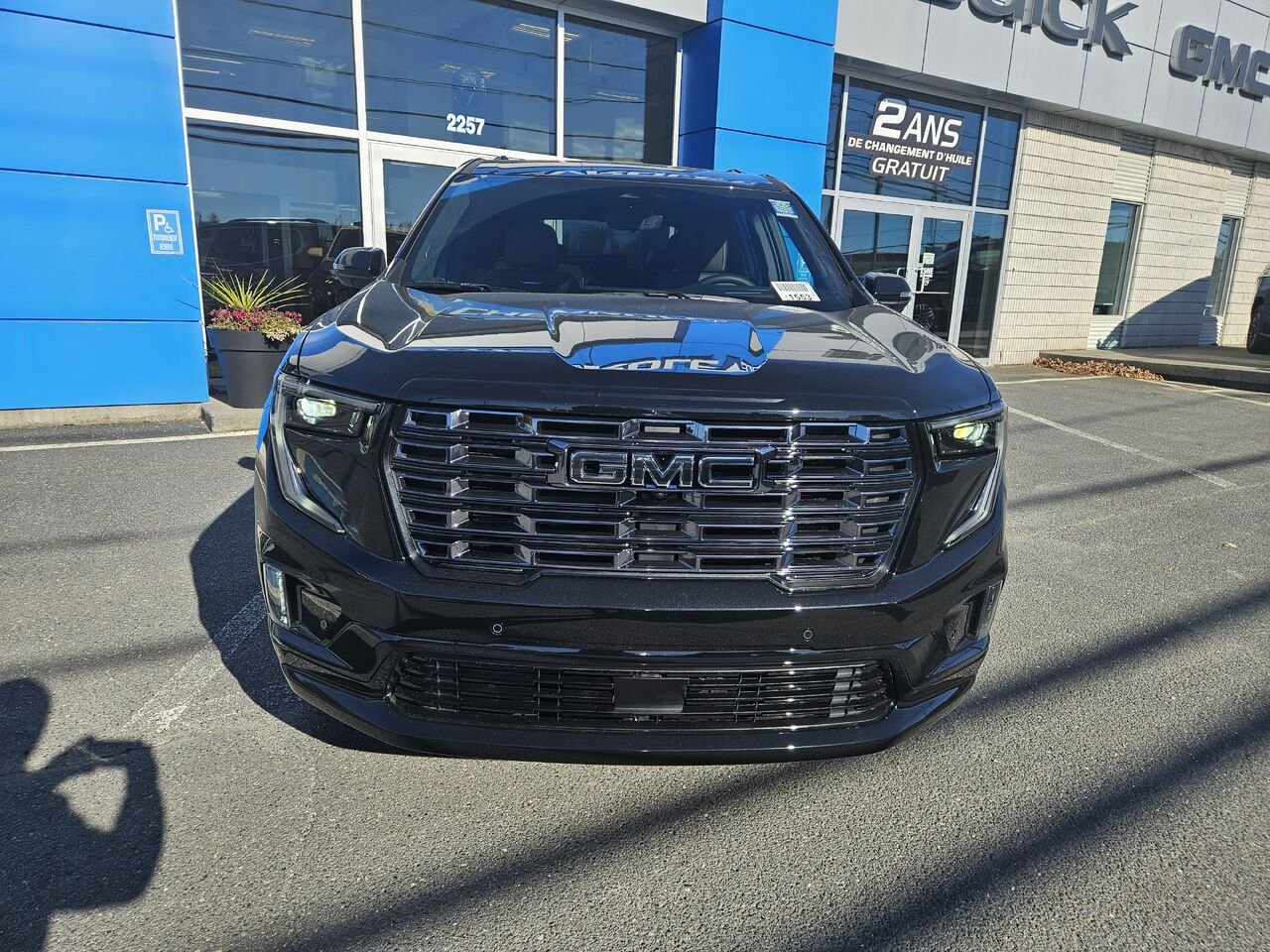 GMC Acadia Denali Ultimate 4 portes TI 2027 Ébène crépuscule métallisé Thetford Mines - photo #4