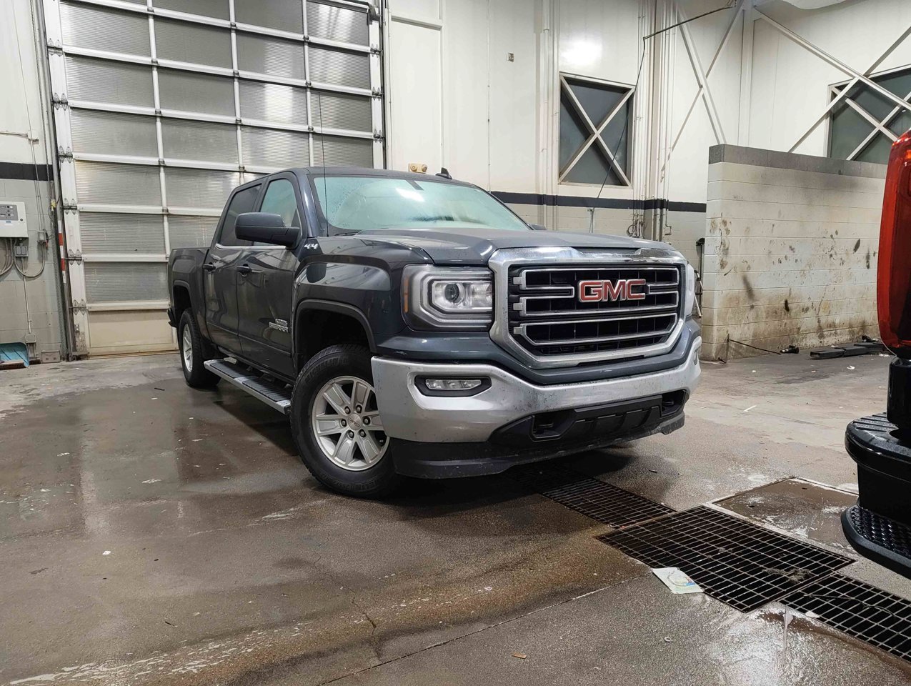 2018 GMC Sierra 1500 4WD Crew Cab 143.5 SLE Grey Sherwood Park - photo #1