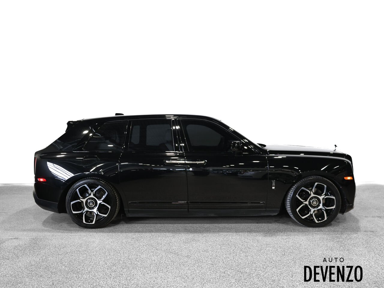 2023 Rolls-Royce Cullinan Black Saint-Eustache - photo #2