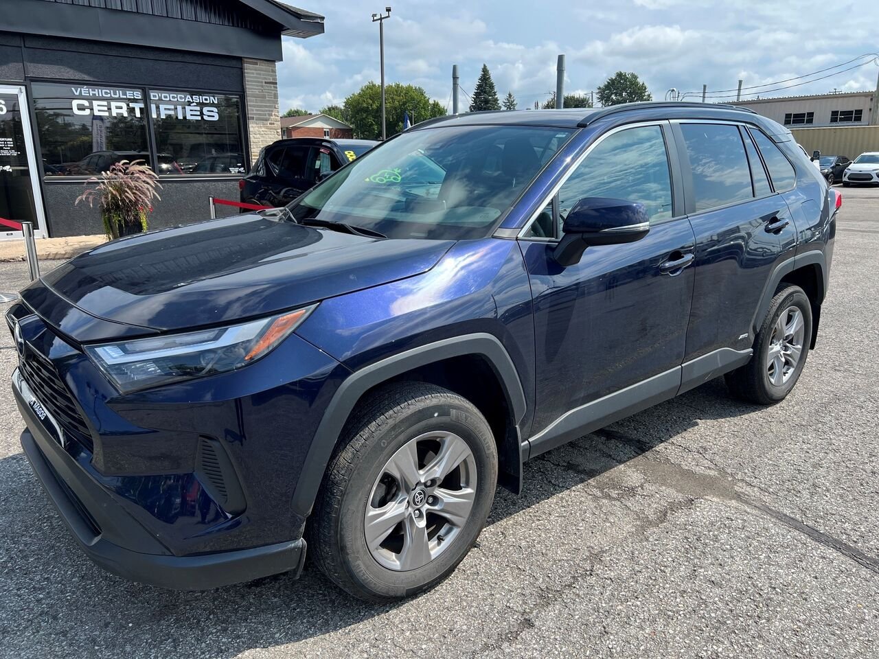 2023 Toyota RAV4 hybride XLE TI Blue Châteauguay - photo #0