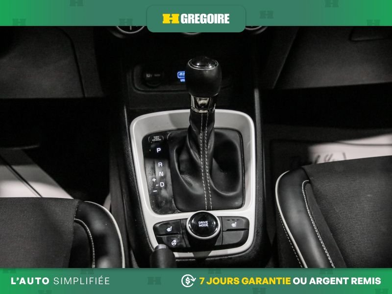 Hyundai Venue 822520 | Ultimate AUTO AC CUIR TOIT NAV MAGS CAM RECUL BLEU 2021 Blanc Laval - photo #24