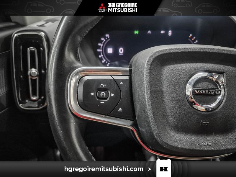 2023 Volvo XC40 Black Laval - photo #18