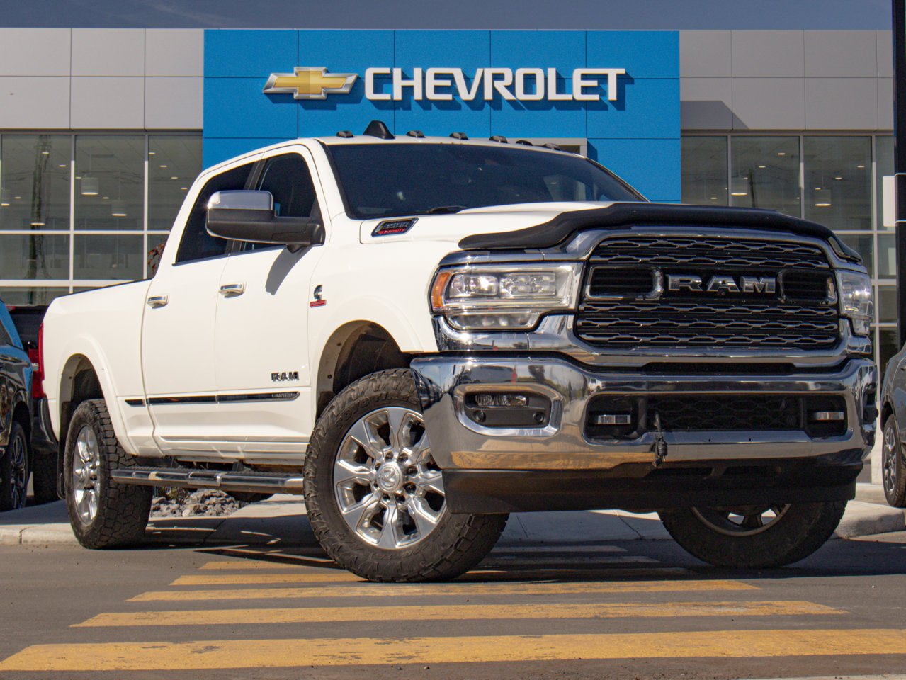 2022 Ram 3500 Limited 4x4 Crew Cab 6'4 Box White Sherwood Park - photo #14