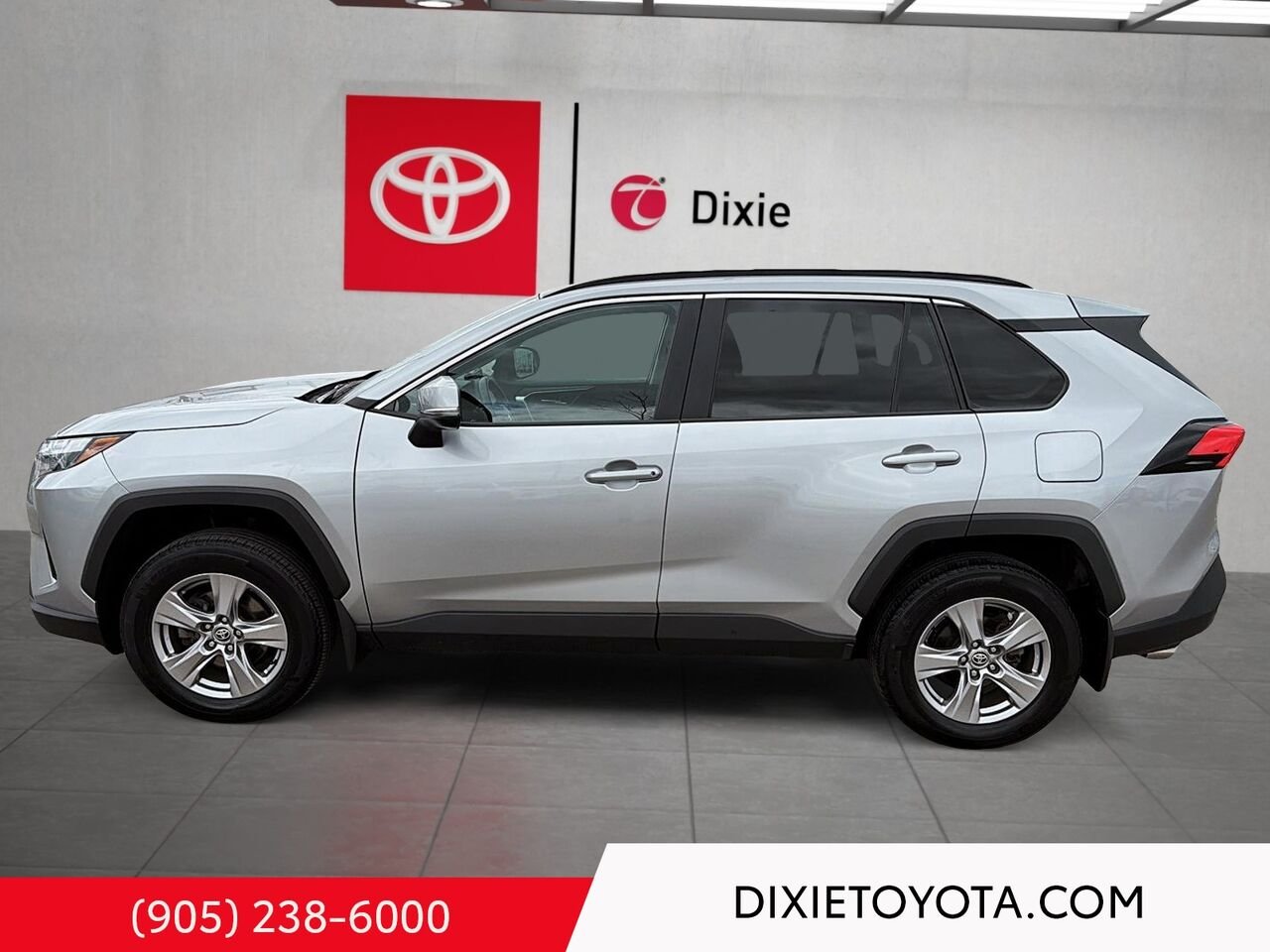 2022 Toyota RAV4 XLE AWD / HEATED SEATS / MOONROOF / ALLOY WHEELS / CARPLAY AND ANDROID AUTO Silver Sky Metallic Mississauga - photo #5