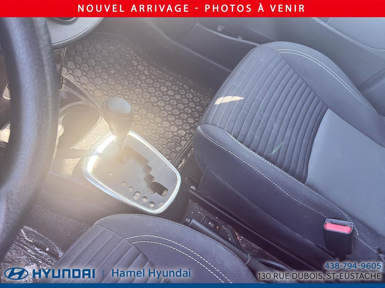 Toyota Yaris Hatchback 2019 Bleu Saint-Eustache - photo #5