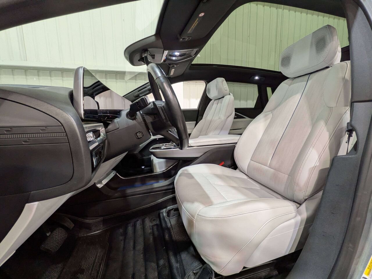 2024 Cadillac LYRIQ 4dr Luxury w/1SD Grey Val-David - photo #1