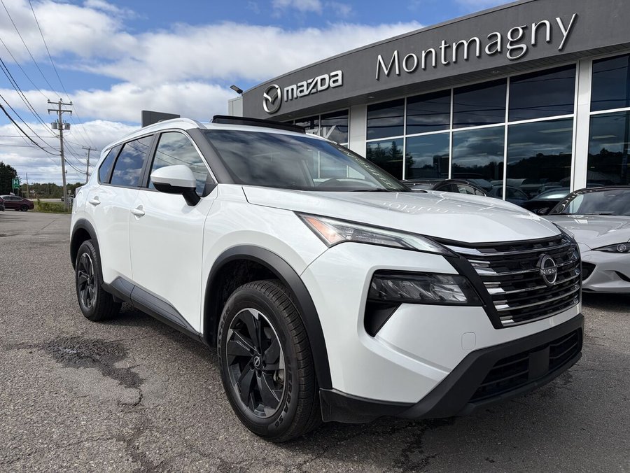 2025 Nissan Rogue SV TI avec ensemble toit ouvrant White