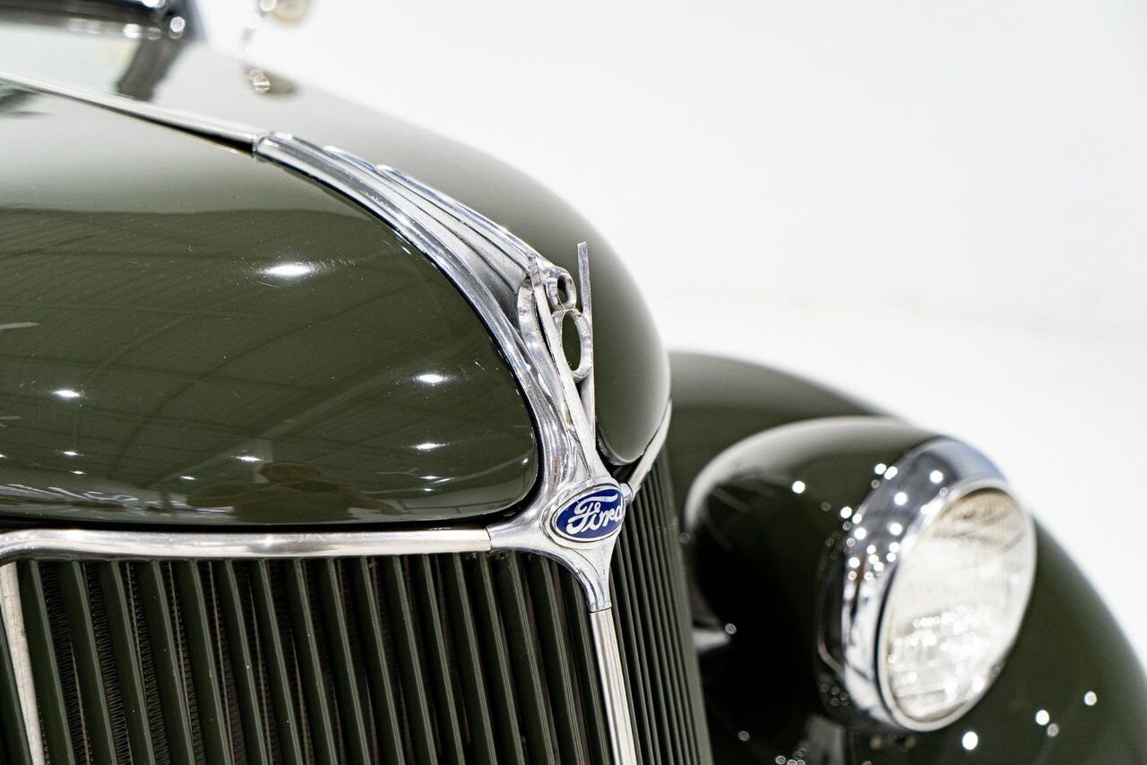 Ford Model 48 Phaeton PRIX EN USD | Beautifully presented in original condition 1936 Vert Montréal - photo #38