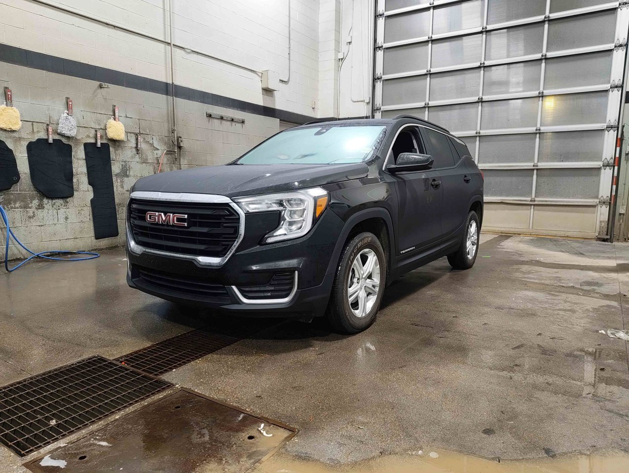 2024 GMC Terrain AWD 4dr SLE Black Sherwood Park - photo #3