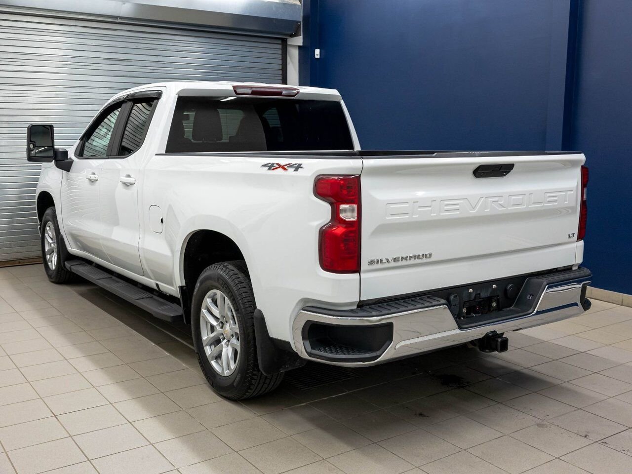 Chevrolet Silverado 1500 LT V8 4X4 *GR. REMORQ MAX* SIEGES CHAUFF *CARPLAY 2020 Blanc Saint-Jérôme - photo #4