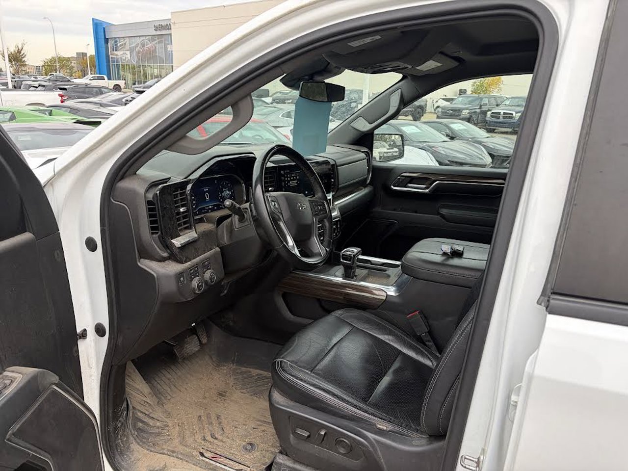 2023 Chevrolet Silverado 1500 4WD Crew Cab 147 RST White Sherwood Park - photo #6