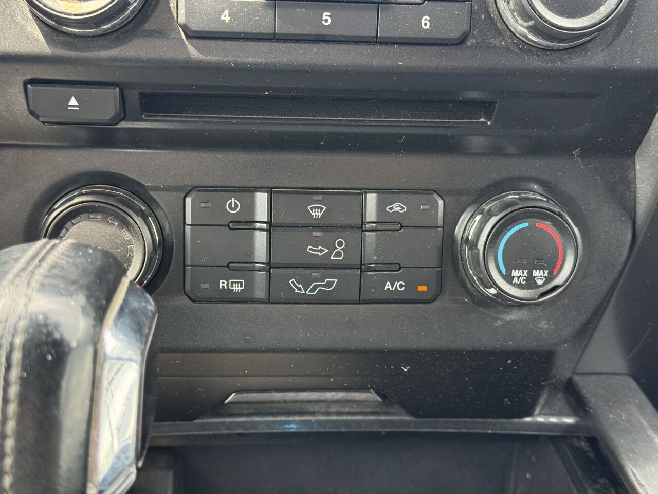 2018 Ford F-150 XLT SUPERCREW White Granby - photo #18