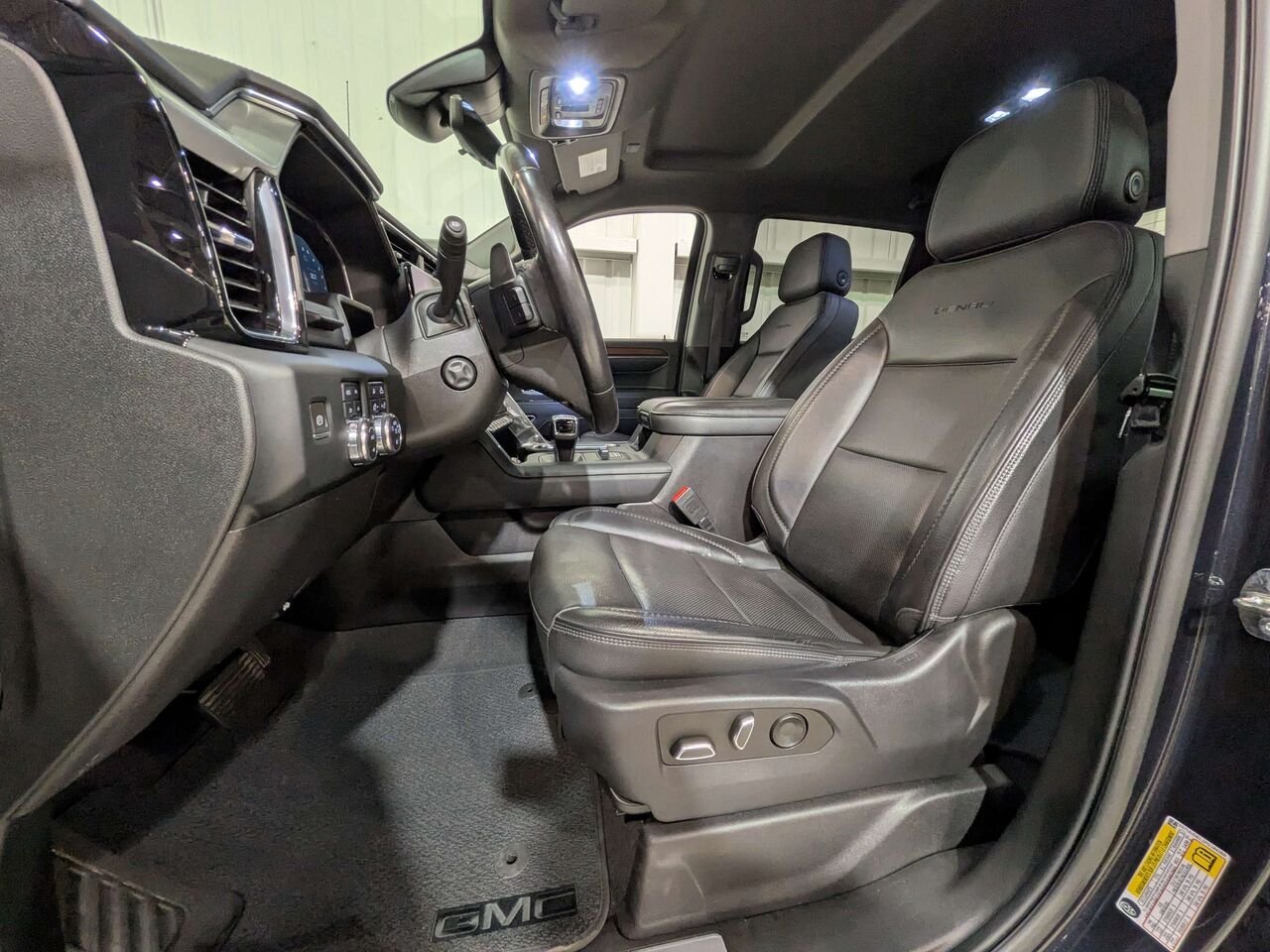 GMC Sierra 1500 4WD Crew Cab 157" Denali 2023 Gris Val-David - photo #1