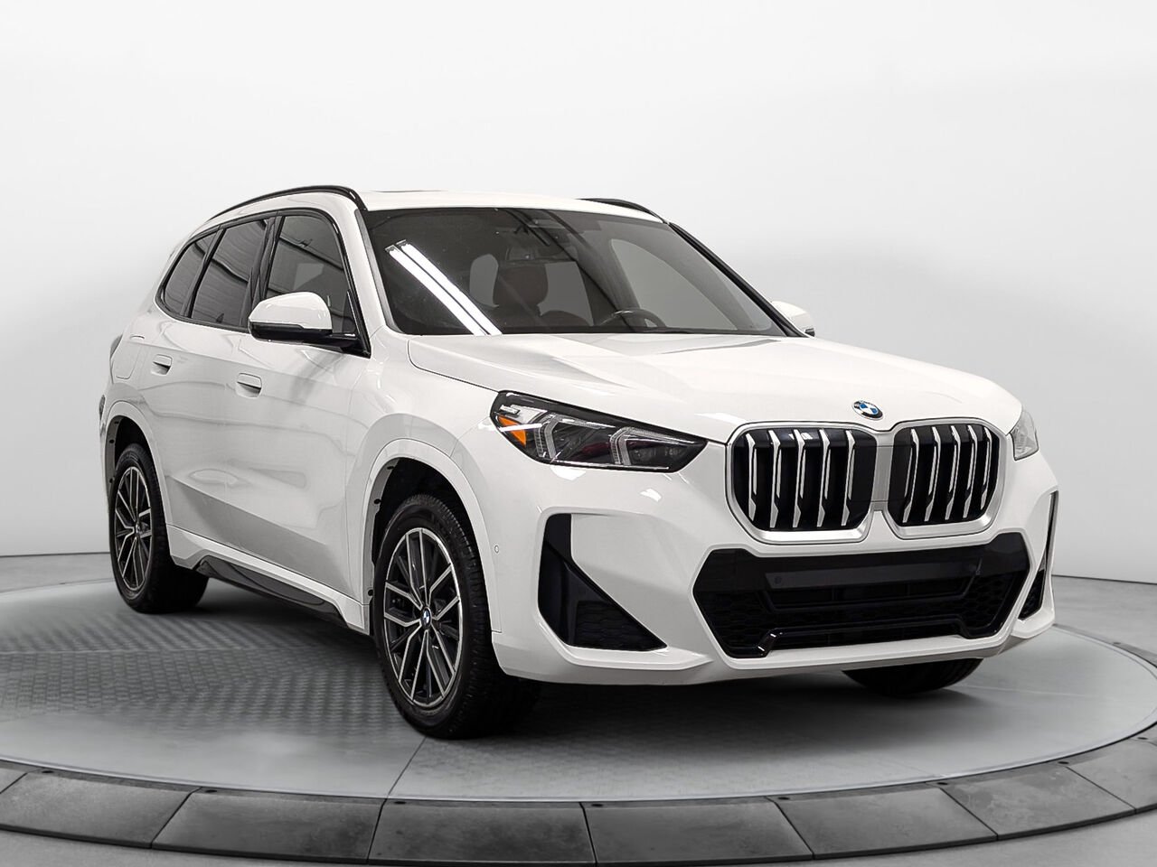 BMW X1 xDrive 28i M Sport Premium Essential Pack 2023 Blanc Sherbrooke - photo #2