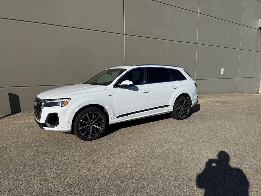 2026 Audi Q7 Progressiv | S-Line Package | Panoramic Sunroof | Heated and Ventilated Seats
