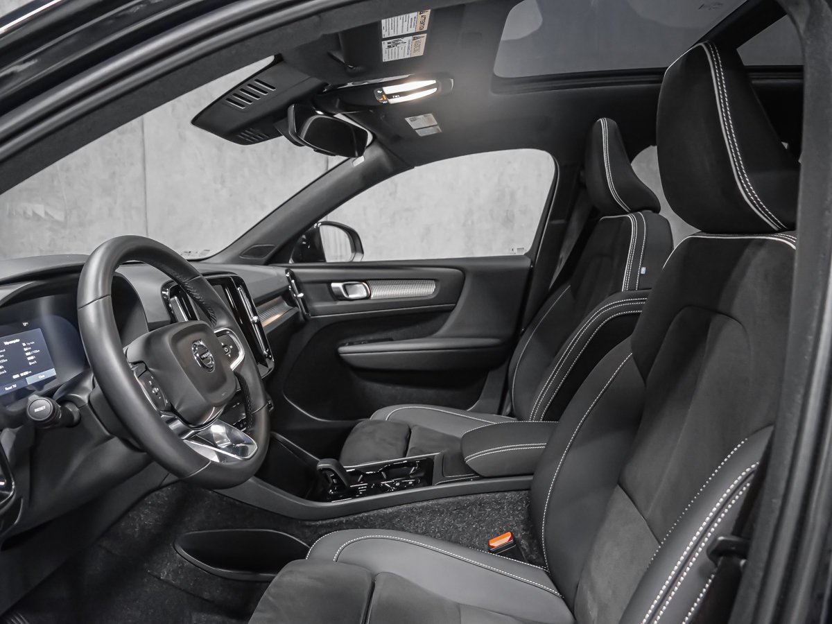 Volvo XC40 B5 PLUS DARK THEME CLIMATE 2025 Noir Montréal - photo #10