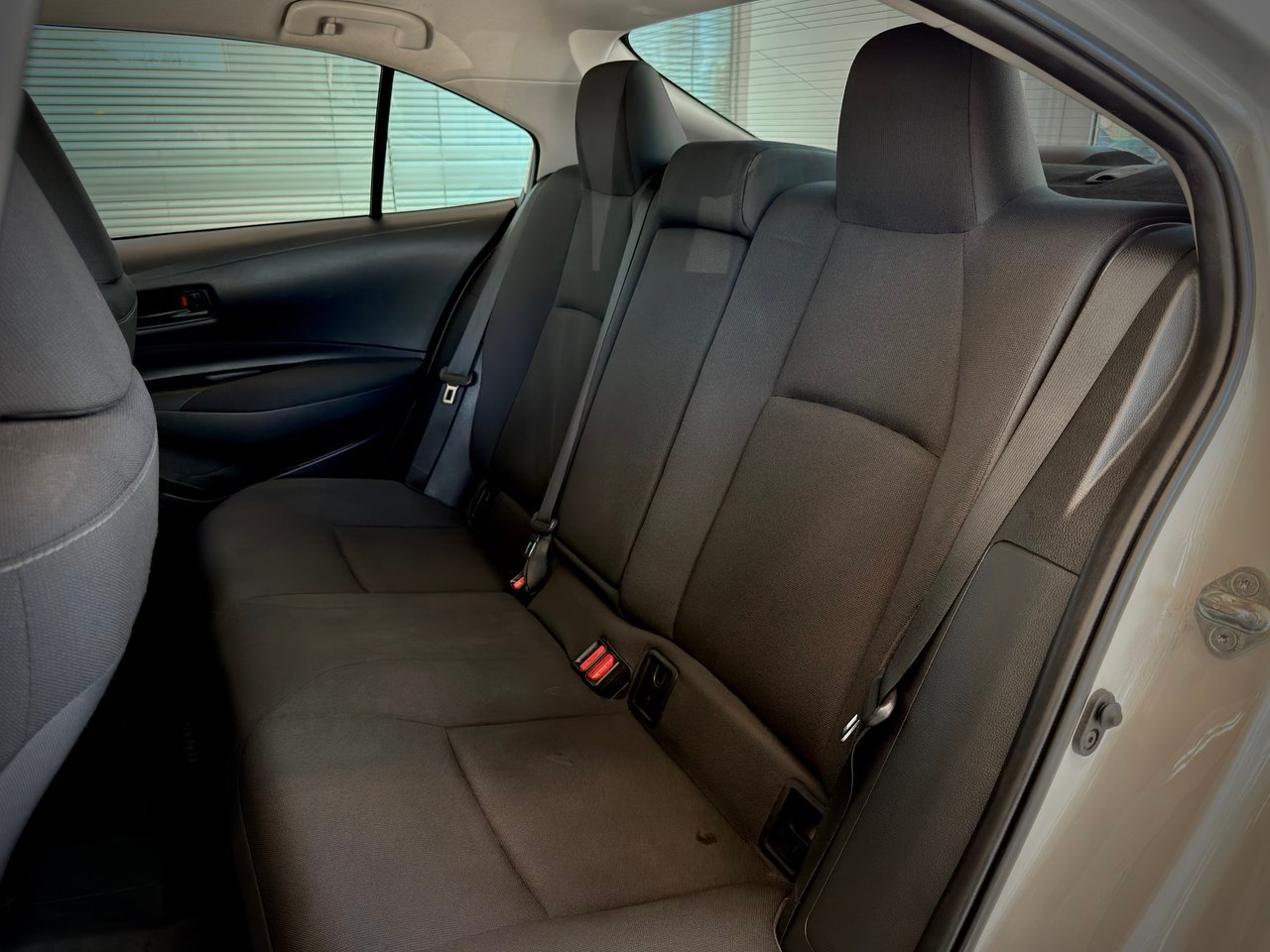 2023 Toyota Corolla LE White Notre-Dame-des-Prairies - photo #19