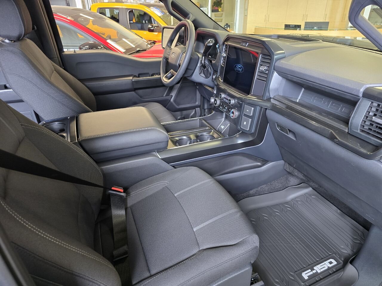 Ford F-150 STX CABINE SUPERCREW 4RM CAISSE DE 5,5 PI 2026 Noir agate métallisé Châteauguay - photo #8