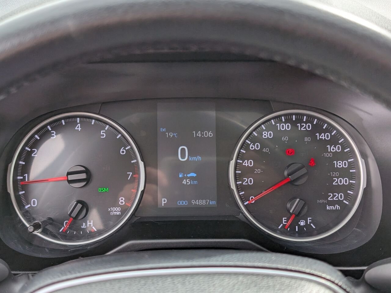 Toyota RAV4 XLE/AWD/SIÈGES CHAUFFANTS/VOLANT CHAUFFANT/BLUETOOTH/AC BIZONE 2019 Gris Sherbrooke - photo #15