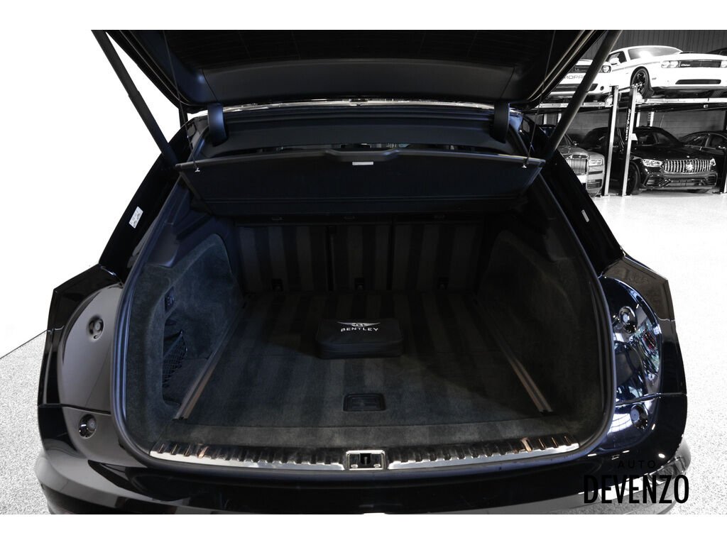 2021 Bentley Bentayga Black Saint-Eustache - photo #30