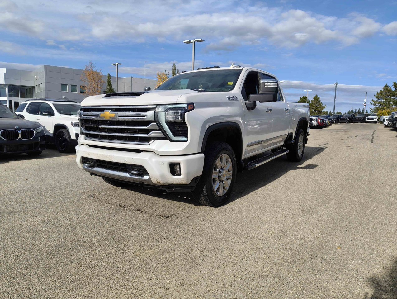 2025 Chevrolet Silverado 3500HD 4WD Crew Cab 159 High Country White Sherwood Park - photo #3