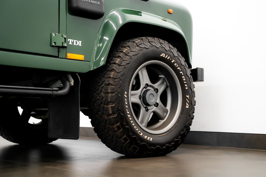 1997 Land Rover Defender Green Montreal - photo #6