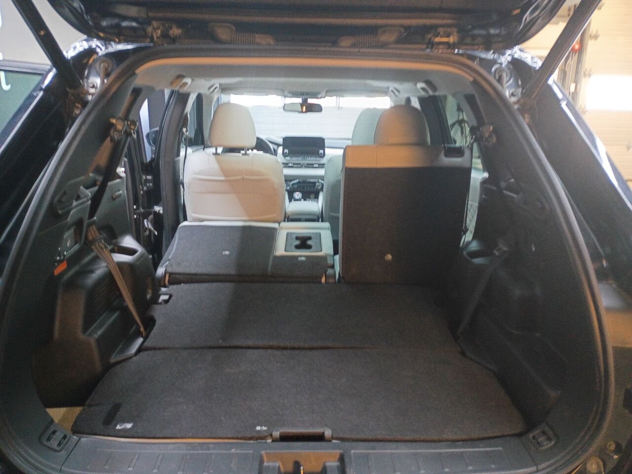 2023 Mitsubishi Outlander Plug-In Hybrid Black Blainville - photo #14