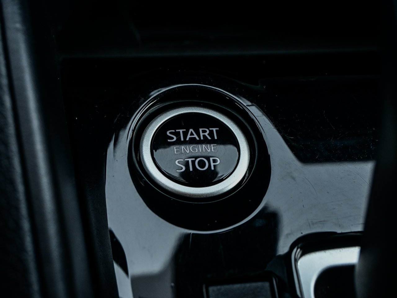 2025 Nissan Versa SV CVT Black Sherwood Park - photo #23
