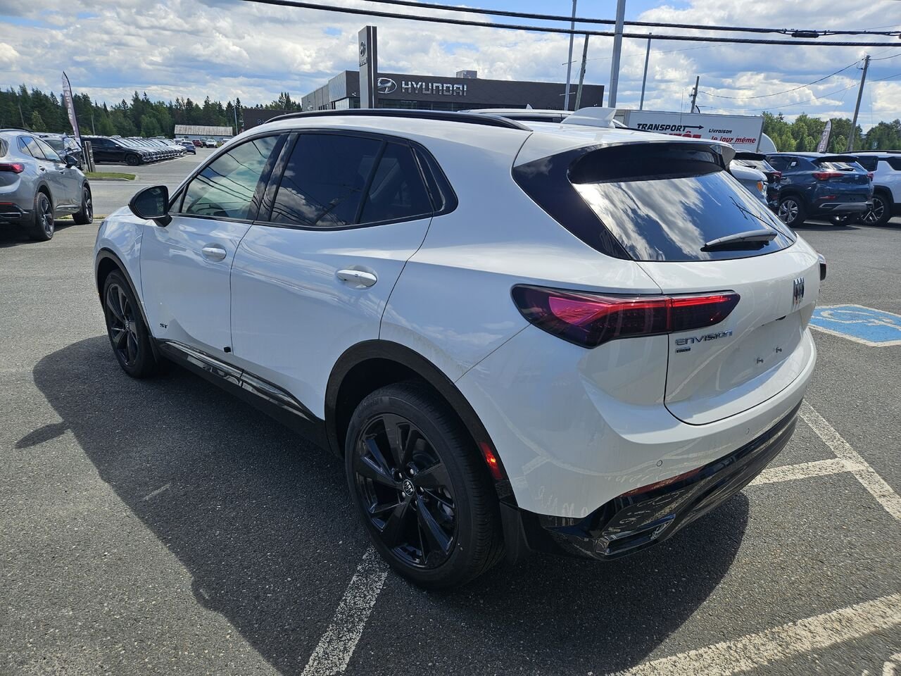 2026 Buick Envision Tourisme sport 4 portes TI Iridescent White Tricoat Thetford Mines - photo #3