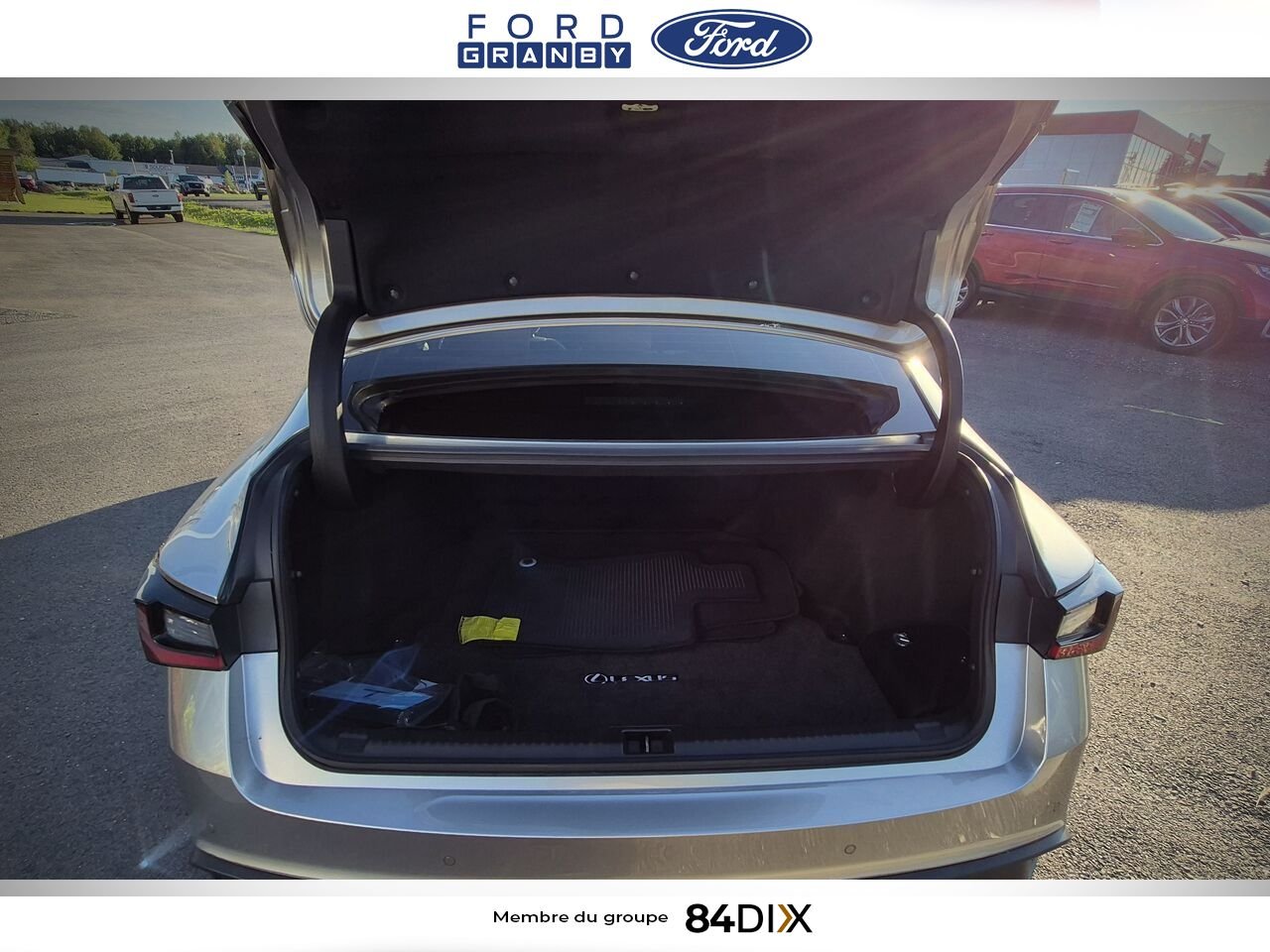 Lexus IS 2023 Argent Granby - photo #10