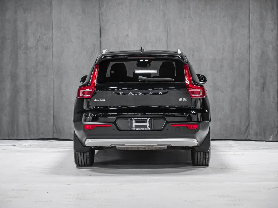 2025 Volvo XC40 B5 CORE BRIGHT CLIMATE Black