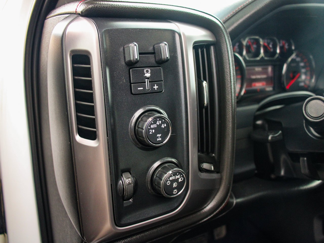 2016 GMC Sierra 1500 4WD Crew Cab 143.5 SLT White Sherwood Park - photo #18