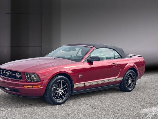 2007 Ford Mustang V6 | décapotable | mags Rouge vif métallisé