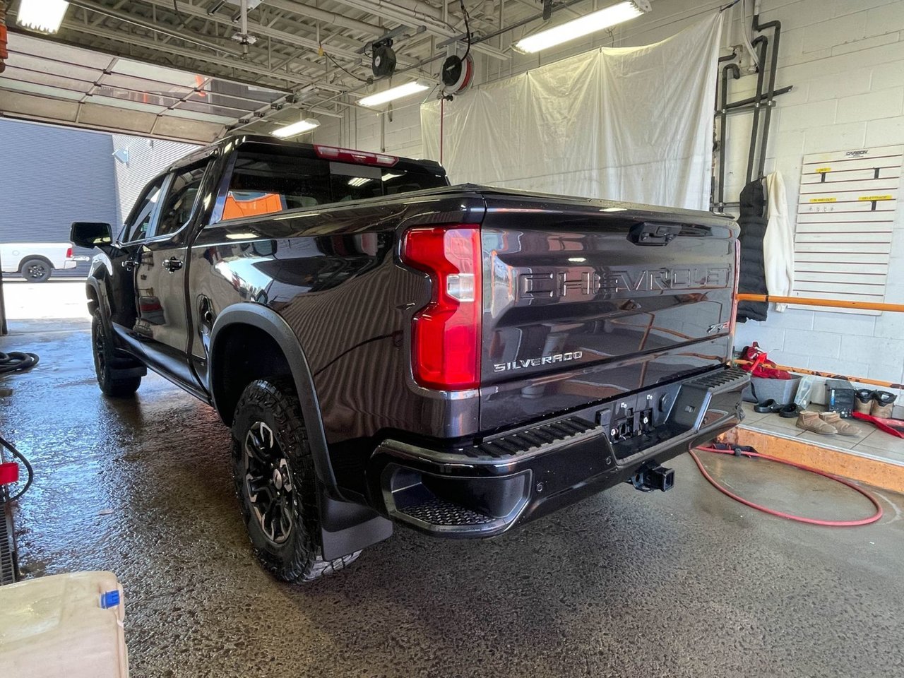 Chevrolet Silverado 1500 ZR2 CREW 4X4 V8 *TOIT* NAV SIÈGES VENTIL BOSE HUD 2023 Gris Saint-Jérôme - photo #5