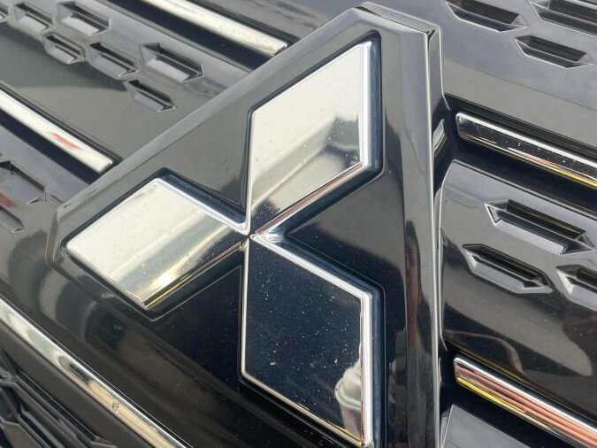2024 Mitsubishi Outlander Plug-In Hybrid Grey  - photo #13