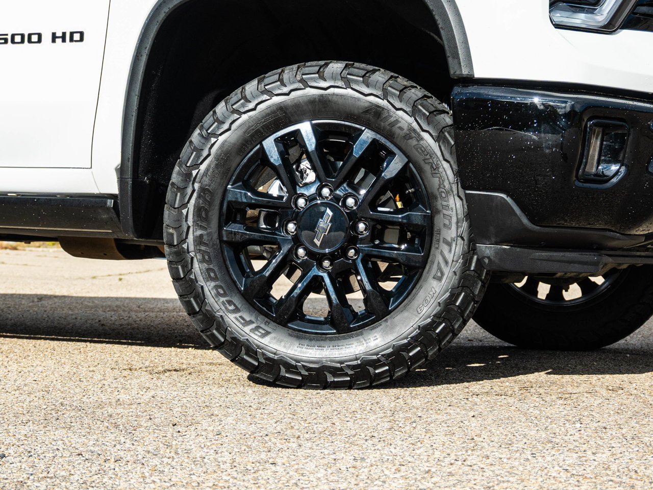 2026 Chevrolet Silverado 3500HD 4WD Crew Cab 159 LTZ White Sherwood Park - photo #4