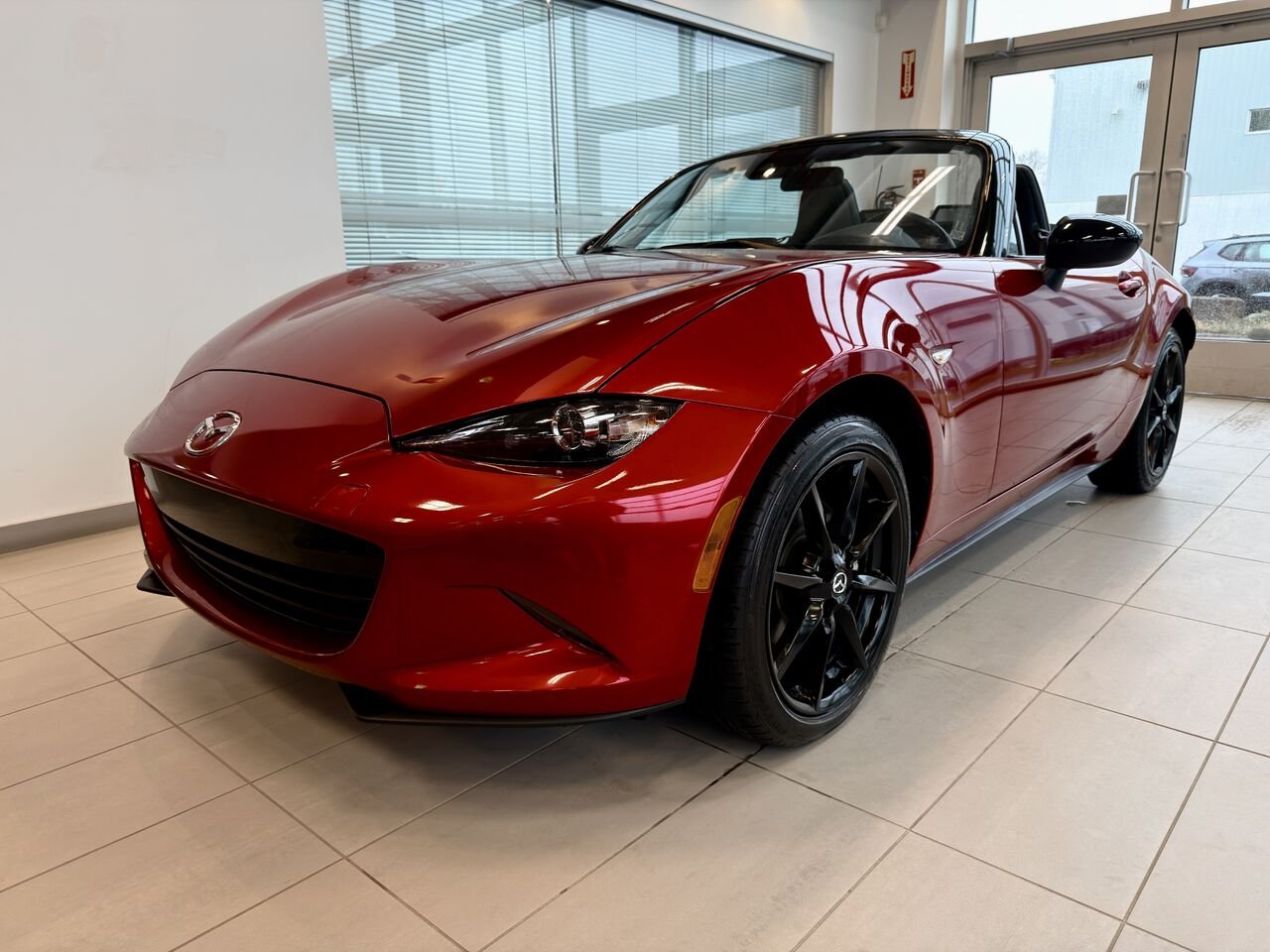 2023 Mazda MX-5 Black Notre-Dame-des-Prairies - photo #6