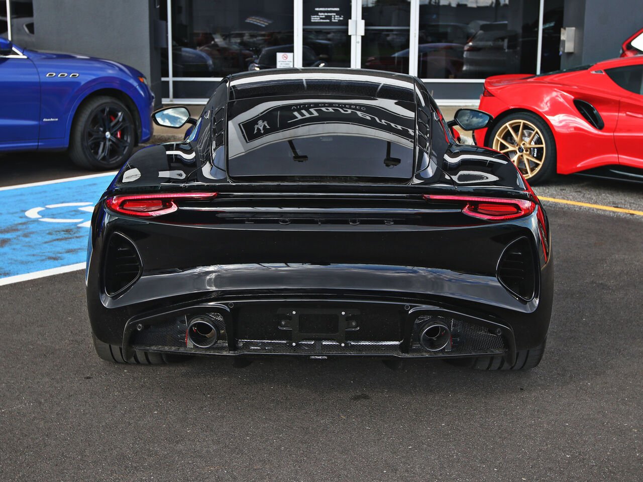 2027 Lotus Emira Black Québec - photo #8