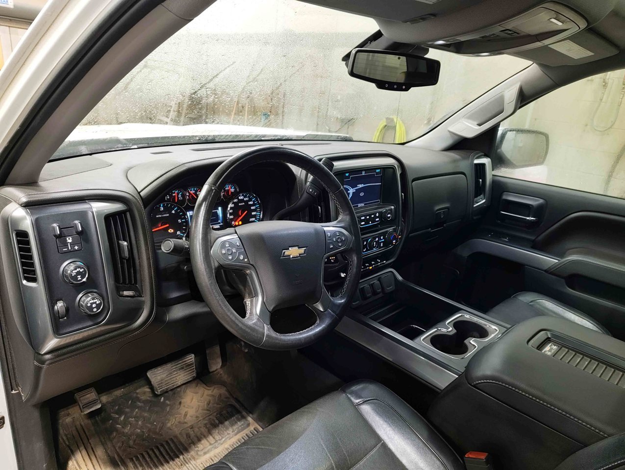 2017 Chevrolet Silverado 1500 4WD Crew Cab 143.5 LTZ w/2LZ White Sherwood Park - photo #6