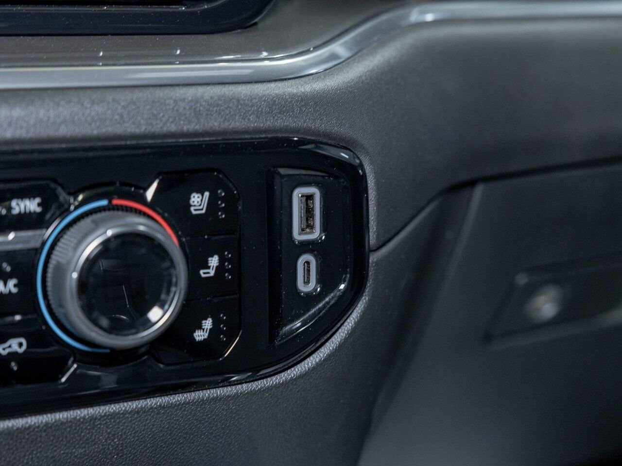 Chevrolet Silverado 2500HD HIGH COUNTRY Z71 CREW 4X4 *DIESEL* TOIT *HUD* BOSE 2024 Noir Saint-Jérôme - photo #23