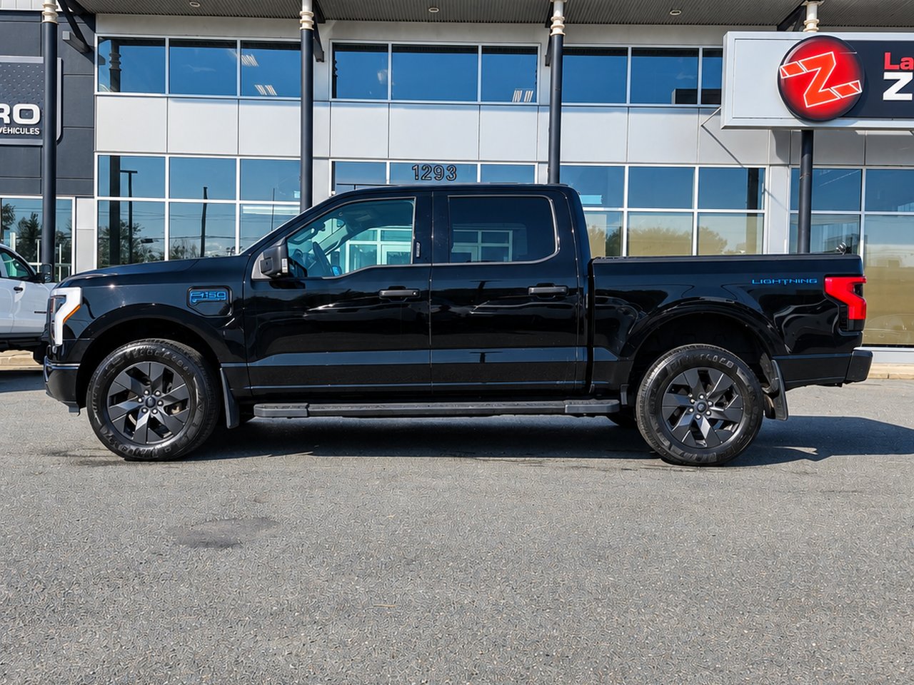 Ford F-150 Lightning XLT 2024 Noir Granby - photo #2