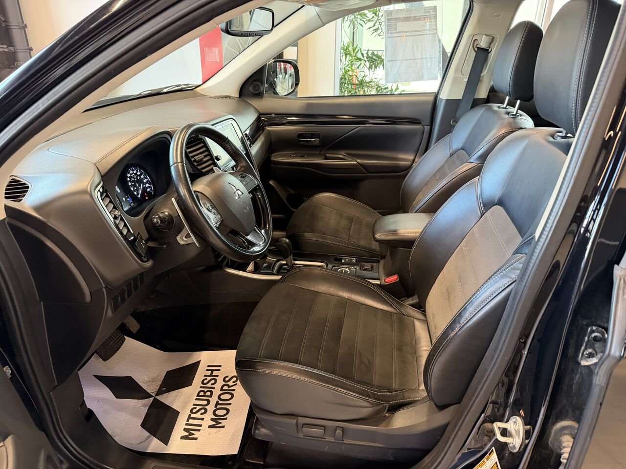 2019 Mitsubishi Outlander Black Saint-Eustache - photo #11